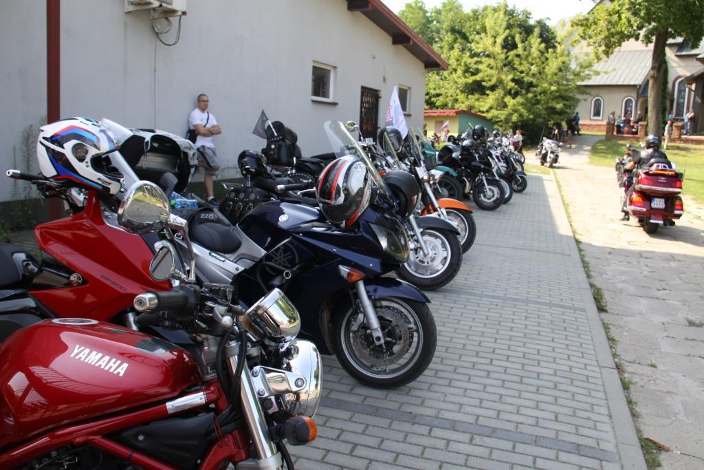 Prezentacja stojących motocykli